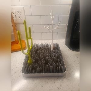 Boon bottle drying rack with accessories